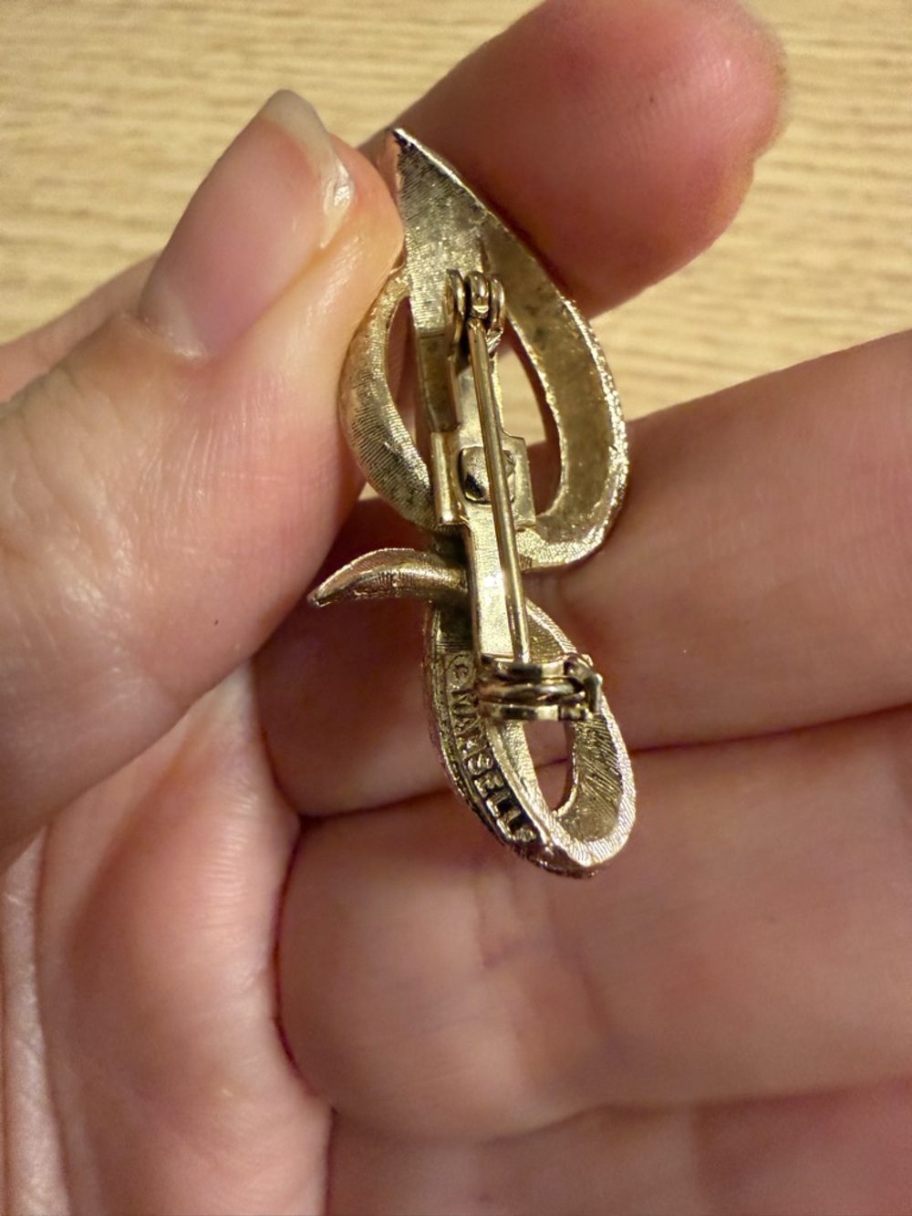 Gold Script Letter J Pin - Picture 3 of 5